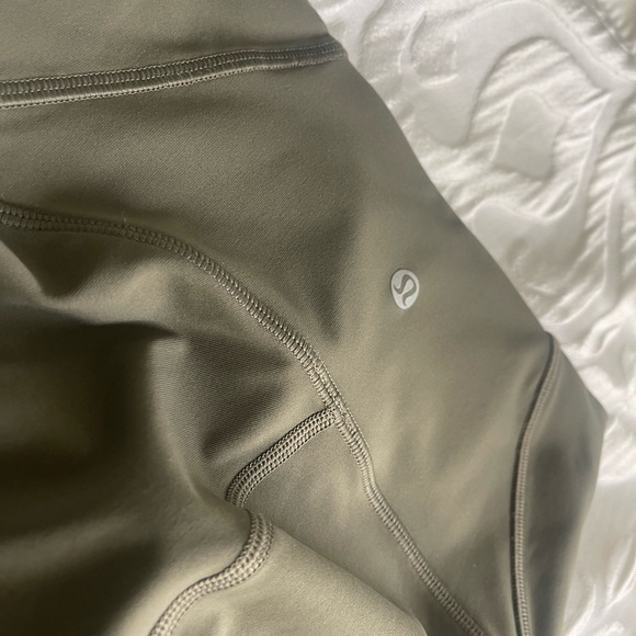 Lululemon train leggings mesh olive green size 4 25in - Picture 2 of 5